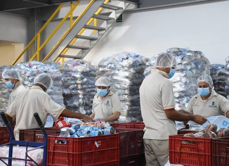 La Alcaldía de Medellín informó que cada kit cubrirá una dieta para 20 días. FOTO CORTESÍA