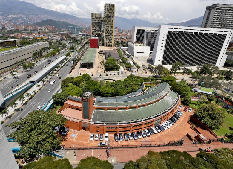 Mabel López, gerente de Teleantioquia confía en mejorar el rating del canal. Mauricio Tobón, en el Idea, en recuperar la cartera. FOTO Cortesía