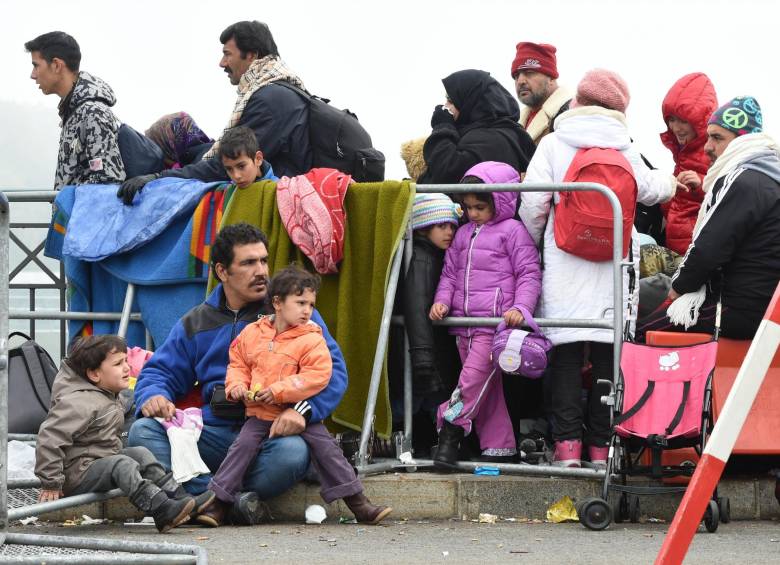La situación de los migrantes en Europa es cada vez más compleja. Ahora algunos países recurren a vallas para evitar ingresos masivos, como se aprecia en este lugar de la frontera entre Austria y Alemania. Foto AFP