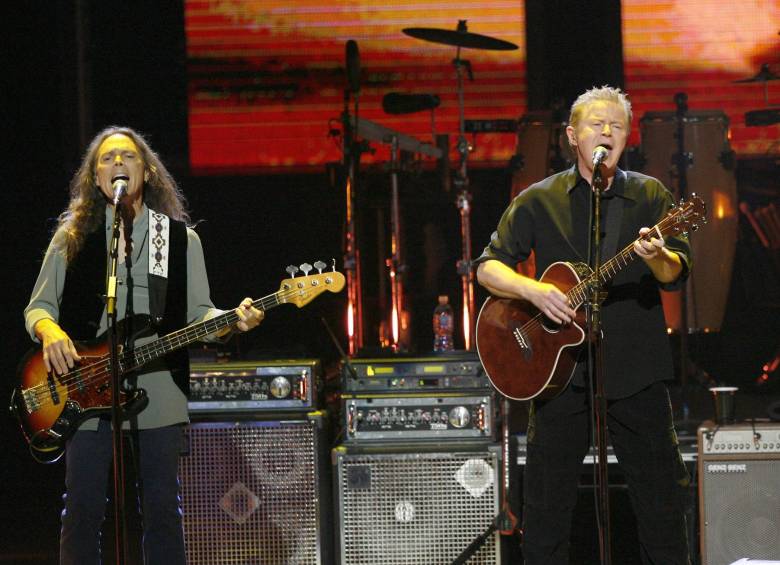 Timothy B. Schmit a la izquiera y Don Henley, a la derecha, del grupo Eagles en una presentación en Los Ángeles en 2007. FOTO Archivo 