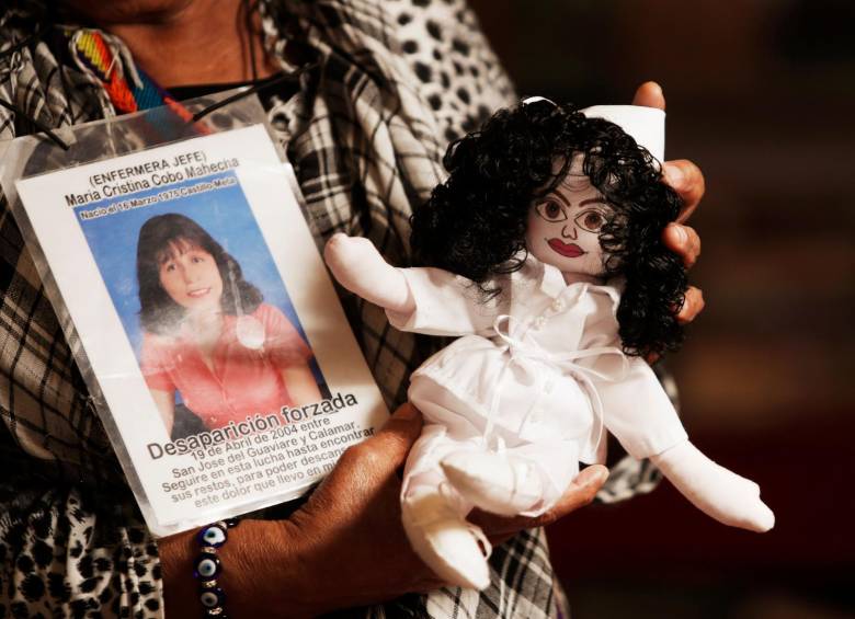 Las mujeres que desaparecen en Colombia renacen en piel de trapo