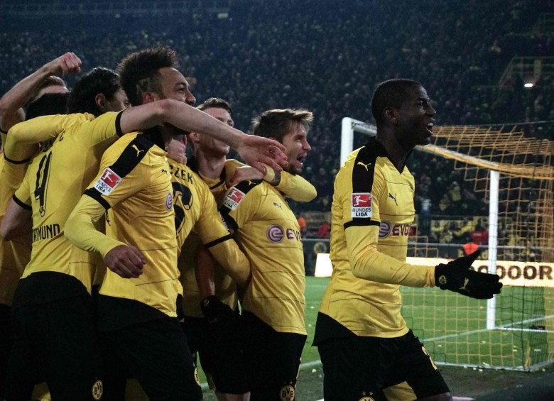 Los tres puntos mantienen al Dortmund a ocho del Bayern Múnich en la carrera por el título. FOTO AFP