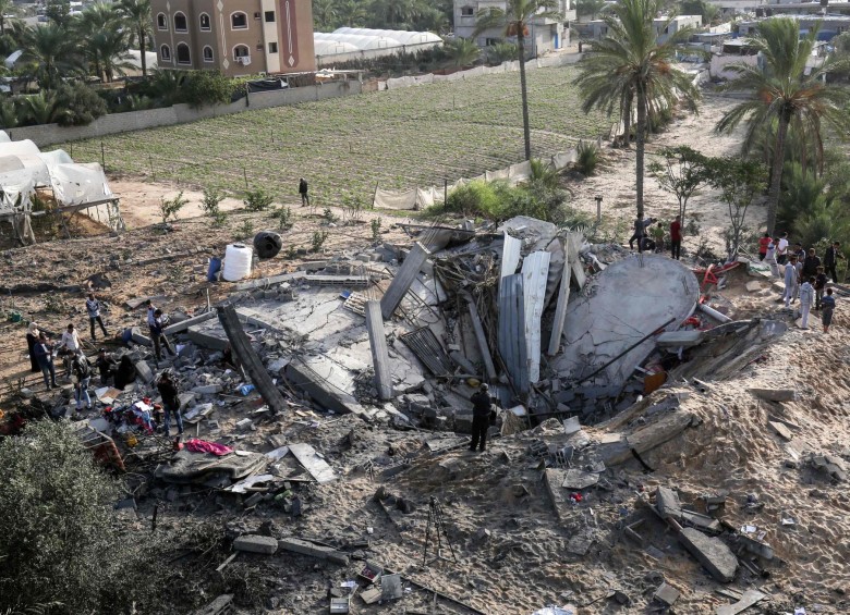 Así quedó una vivienda en Gaza tras el bombardeo israelí. FOTO AFP
