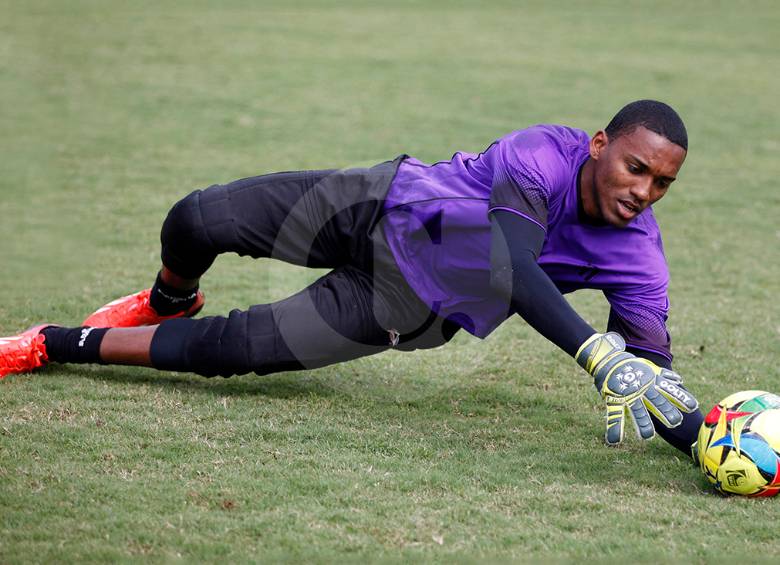 El portero Jéfferson Martínez tendría hoy una nueva oportunidad de defender la portería naranja. FOTO manuel saldarriaga