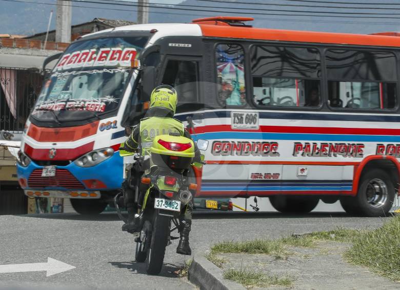 En esta zona del barrio Aures N°2 se presentó una balacera entre la noche del lunes y la madrugada de ayer, según la comunidad. La Policía aumentó el pie de fuerza en el área. FOTO Róbinson Sáenz