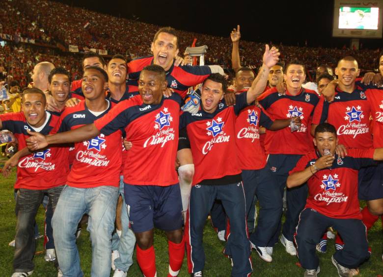 Celebración del título del Medellín en 2009, la última vez que salió campeón. Aldo Bobadilla fue figura. FOTO archivo Juan A. Sánchez