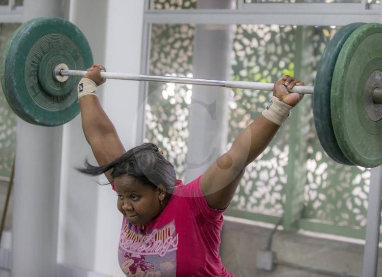 Anlly Chaverra, la levantadora de pesas antioqueña de destacada actuación en el Panamericano juvenil. FOTO Juan Antonio Sánchez