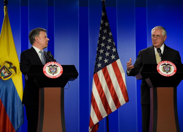 Juan Manuel Santos y Rex Tillerson en rueda de prensa tras la conversación. FOTO AFP