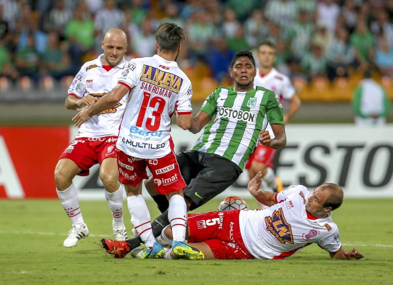 Luis Carlos Ruiz sufrió una contusión ocular en la región derecha. FOTO ARCHIVO