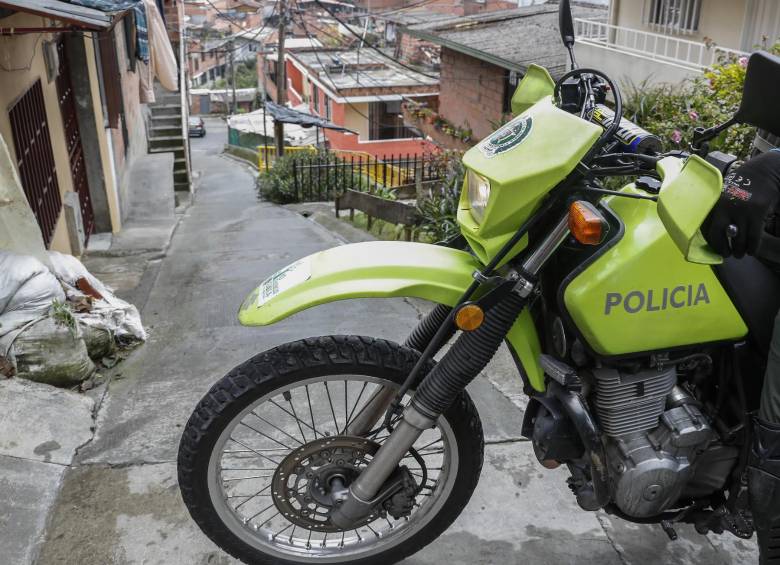 Motorizado de la Policía en Robledo. Foto: Robinson Sáenz Vargas