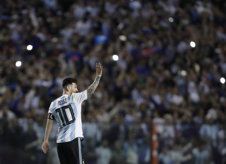 Lionel Messi fue el más ovacionado en una noche grata en la cual Argentina se despidió de su afición antes de partir para Rusia. EFE
