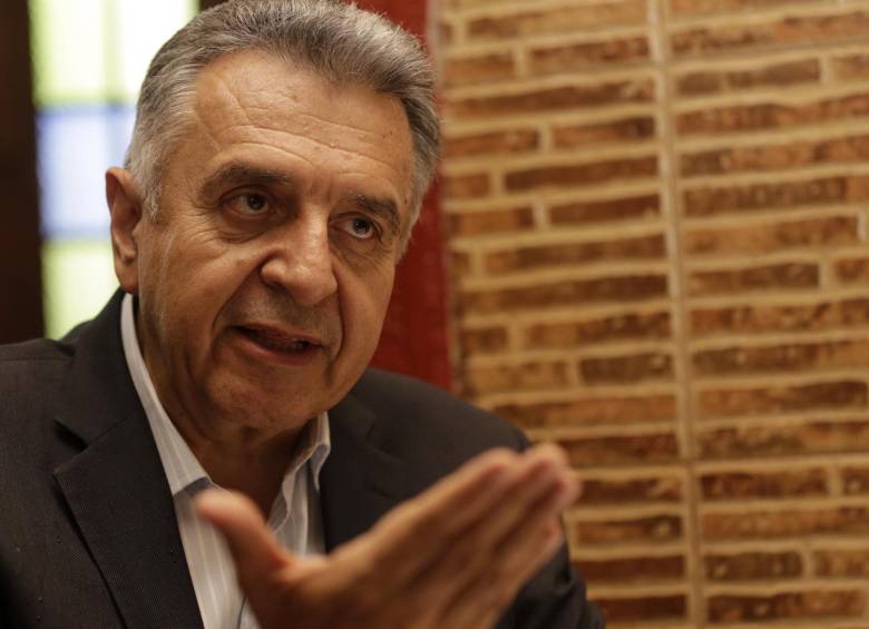 En la mañana de este miércoles, comenzó a negociarse el incremento del salario mínimo para 2015 entre Gobierno, empresarios y centrales obreras. FOTO COLPRENSA