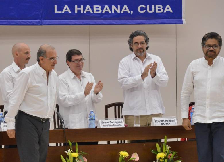 Los guerrilleros que viajarán a La Habana son Sandra Patricia Isaza Rincón, Elkin Javier Caballero Rodríguez, Carlos Antonio Ochoa Orjuela y Gloria Alcázares Mestizos. FOTO ARCHIVO