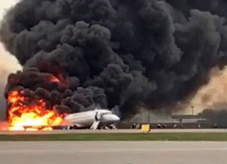 Sube a 41 el número de víctimas fatales en incendio de avión ruso