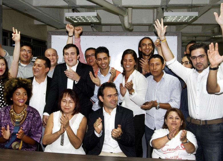 Federico Gutiérrez (centro) le apuesta a un gobierno decente y cívico. FOTO donaldo zuluaga
