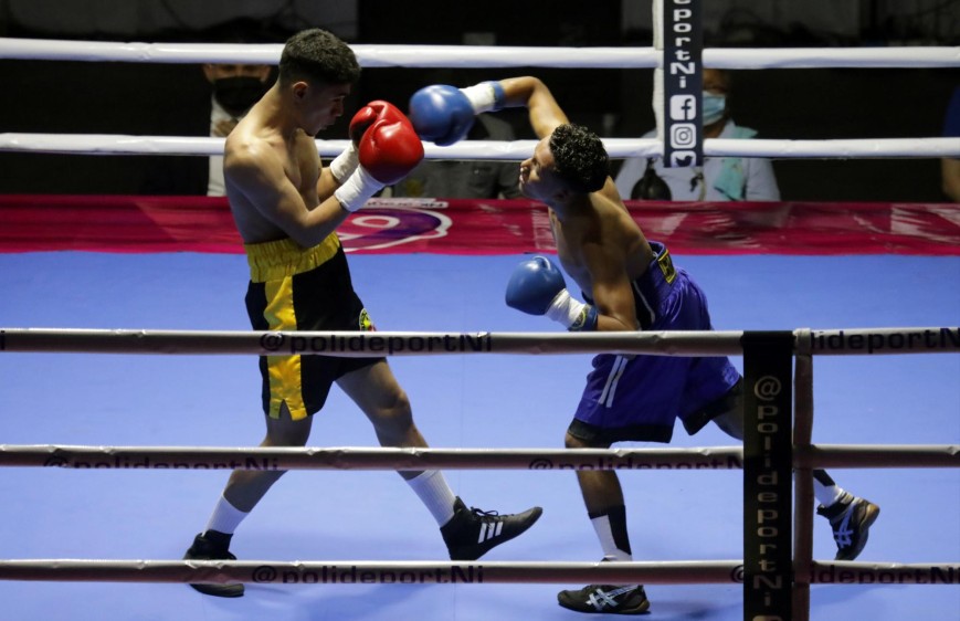 La expectación por una velada de boxeo en vivo y el miedo a la pandemia de COVID-19, firmaron un “empate” en Nicaragua. FOTO AFP