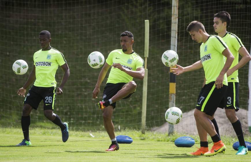 En la imagen están Farid Díaz, Felipe Aguilar y Juan Pablo Ramírez. FOTO julio césar herrera