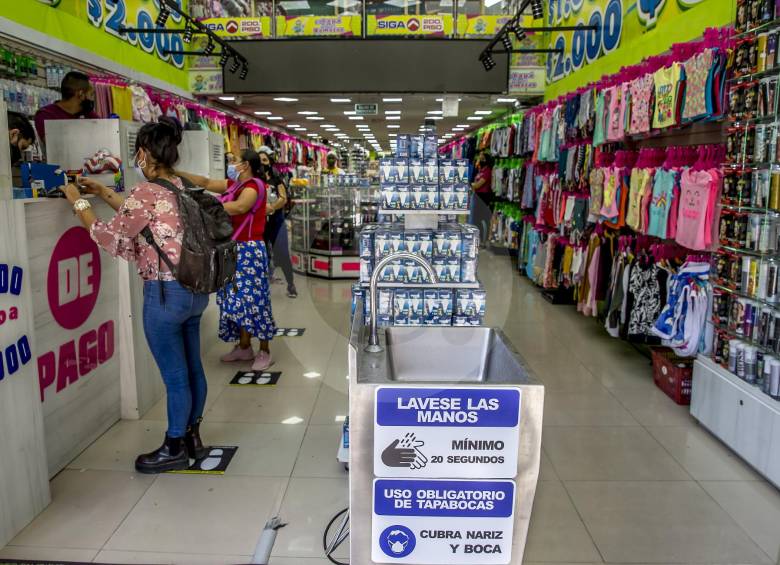 Las actividades productivas como el comercio y la industria observaron un freno en su desempeño durante agosto, según cifras del Dane.. Foto Juan Antonio Sánchez