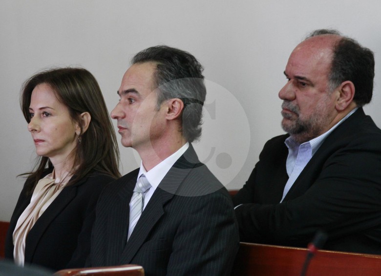 María Cecilia Posada, directora de obra en Space; Pablo Villegas, gerente de CDO, y Jorge Aristizábal, ingeniero calculista, en una audiencia el 13 de mayo de 2014. FOTO Róbinson sáenz
