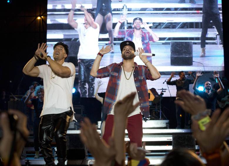 Gobierno venezolano anula pasaporte de cantante “Nacho” por sus críticas públicas