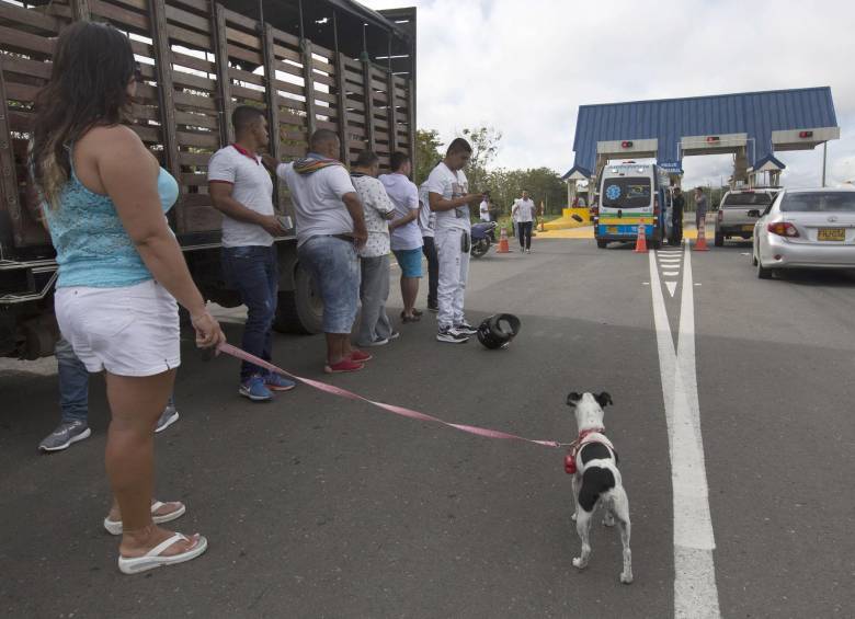 El pasado jueves 4 de enero el peaje Chaparral fue cerrado como medida preventiva ante los disturbios que tenían lugar en Chigorodó. Foto: Manuel Saldarriaga