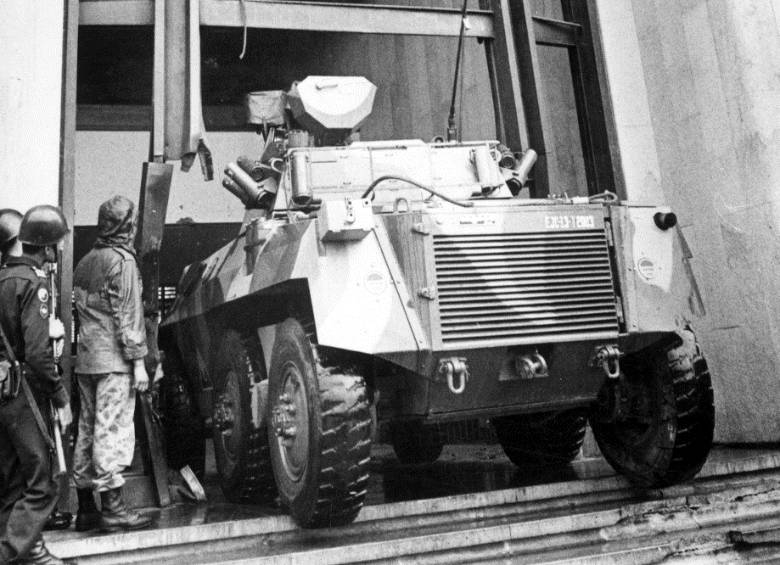 La toma al Palacio de Justicia dejó más de 100 muertos y un número no determinado de desaparecidos. FOTO COLPRENSA