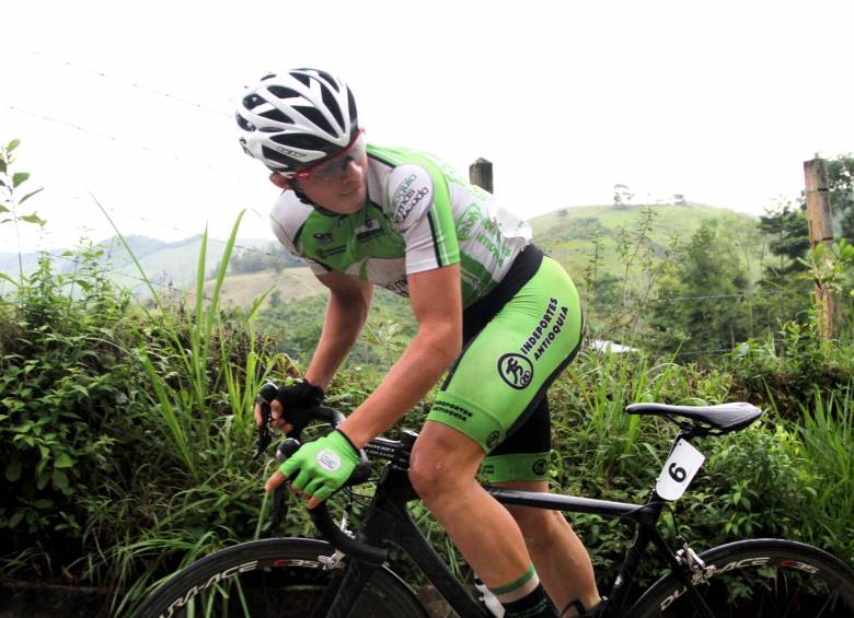 Duván López, oriundo de Jardín, espera que las lesiones sufridas ayer en la caída, no lo perjudiquen en la Vuelta. FOTO cortesía
