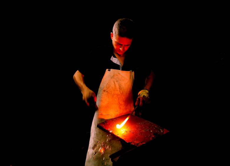 Fotos de la serie El fuego moldea las formas de Juan Antonio Sánchez.