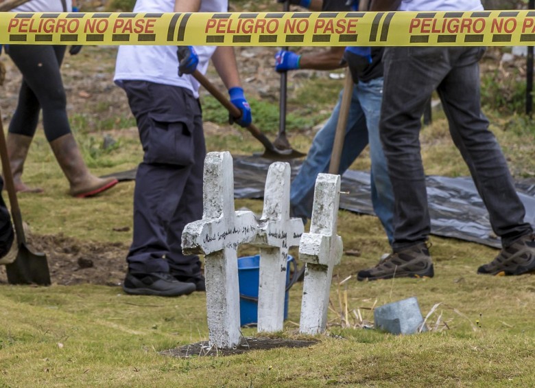 Imagen de archivo de exhumaciones de la JEP. La JEP estableció que “2.094 personas fueron víctimas de desaparición forzada en el área de influencia de Hidroituango”. FOTO JUAN ANTONIO SÁNCHEZ