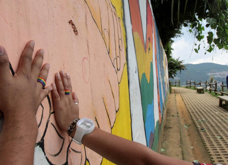 Entre los ataques documentados está que los combos borraron en 2010 uno de los murales del colectivo. FOTO ARCHIVO DONALDO ZULUAGA
