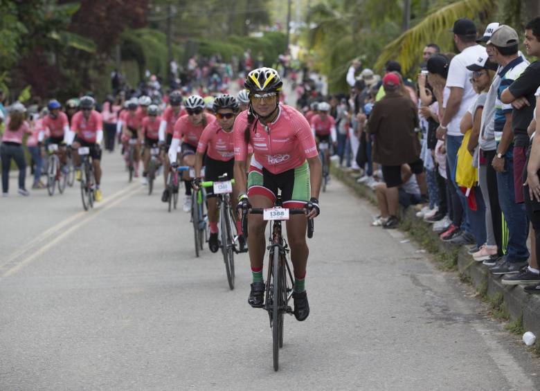 La presencia de los aficionados en la carrera y afuera de ella