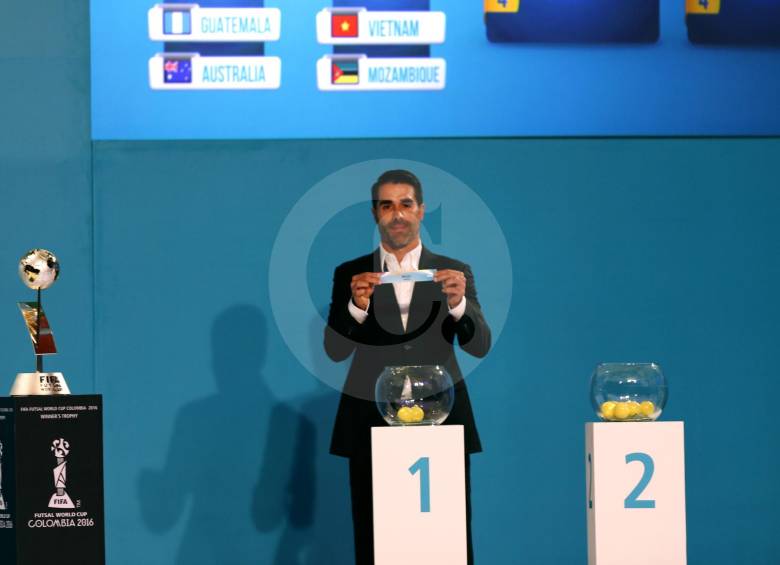 J. P. Ángel, durante el sorteo anoche. FOTO juan a. sánchez