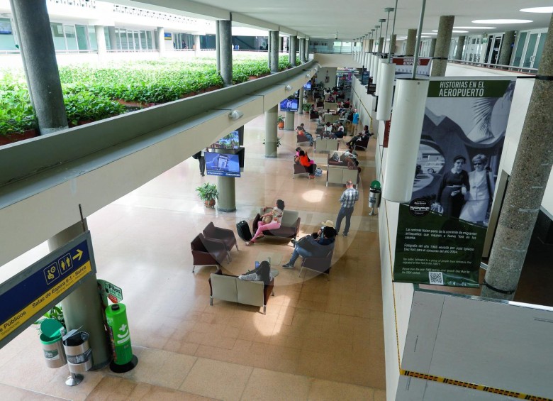 El concesionario estima que este año se movilicen por esta terminal de Medellín al menos 1.150.000 pasajeros. Actual intervención mejorará sala de espera en el aeropuerto. FOTO manuel saldarriaga