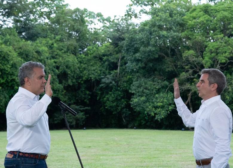 Carlos Eduardo Correa se posesionó en Villavicencio como nuevo ministro de Ambiente y Desarrollo Sostenible reemplazando en el cargo a Ricardo Lozano. FOTO: COLPRENSA 