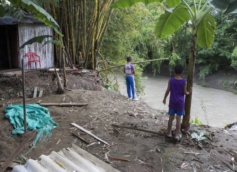 Pobladores de las cercanías del río Apartadó, en la subregión antioqueña de Urabá. FOTO Róbinson Sáenz