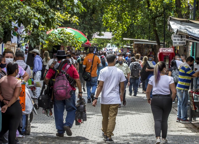 La encuesta está disponible para las 16 comunas y los 5 corregimientos de Medellín. Foto: Juan Antonio Sánchez