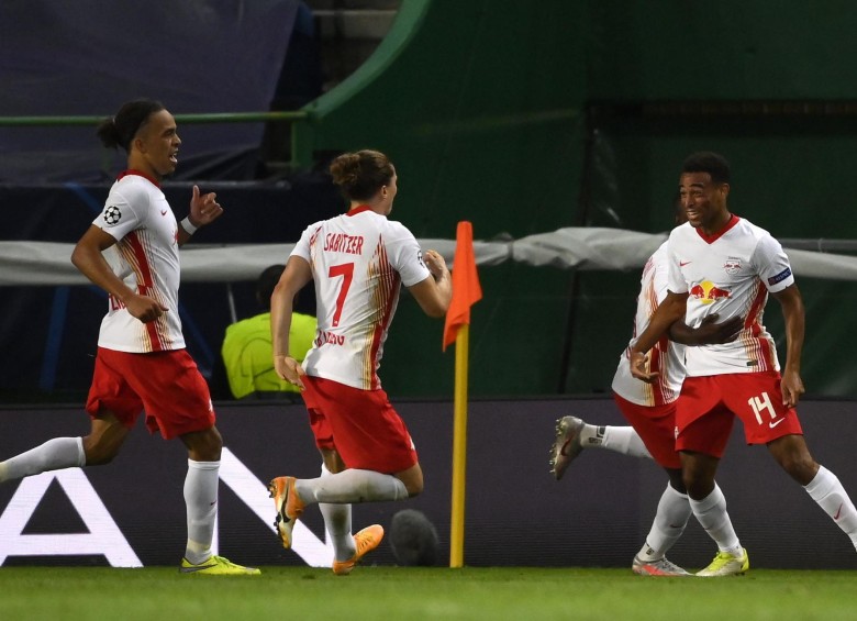 Leipzig logró el paso a semifinales con un gol de Tyler Adams a dos minutos de completarse el tiempo reglamentario. FOTO EFE