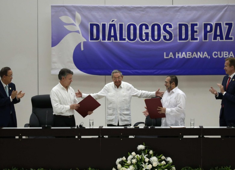 De izquierda a derecha, Ban Ki-moon, Juan Manuel Santos, Raúl Castro, Timoleón Jiménez y Børge Brende. FOTO AP