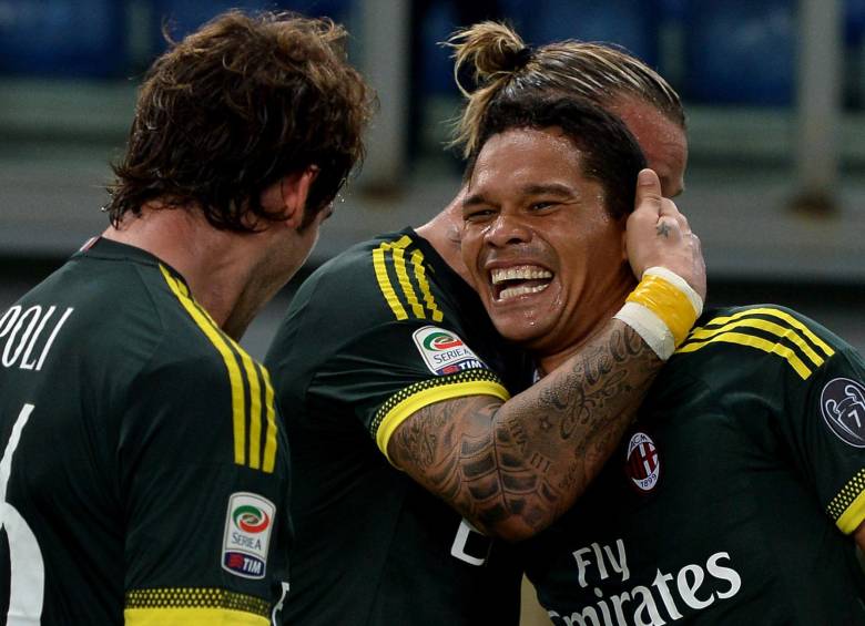 El delantero Carlos Bacca llegó a 6 goles con el Milan y se ubica quinto en la tabla de máximos artilleros del Calcio. FOTO afp