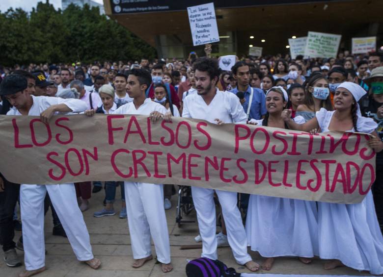 Imagen de archibo. Protesta en el Parque de los Deseos de Medellín en contra de los “falsos positivos”. FOTO: JULIO CÉSAR HERRERA