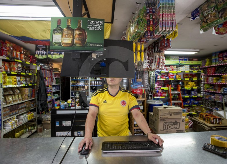 Confites, cigarros y licores son otros negocios que han liderado los comerciantes del oriente de Antioquia en Medellín y otras ciudades del país. FOTO Jaime Pérez
