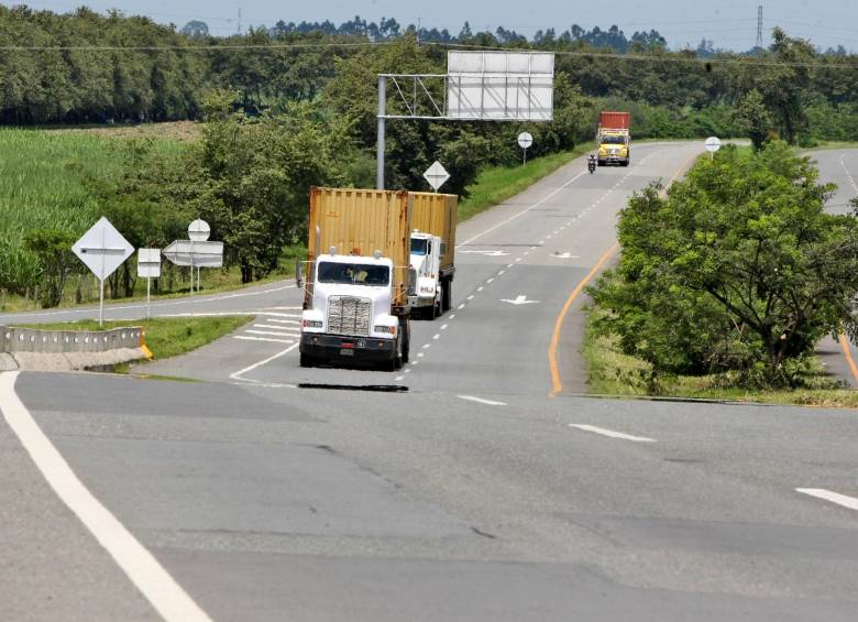 Los dos cilindros estaban pintados de negro y rojo, colores que usa el grupo guerrillero Eln para identificarse. FOTO Archivo Colprensa 