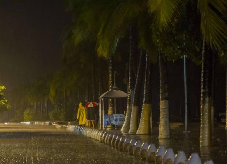 La tormenta tocó tierra el viernes por la tarde como huracán categoría 5 y vientos de hasta 325 kilómetros por hora. FOTO AFP
