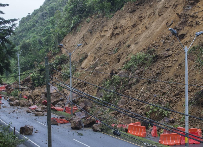 Así se ve el derrumbe en el kilómetro 14+350 de la autopista Medellín-Bogotá. FOTO Donaldo Zuluaga