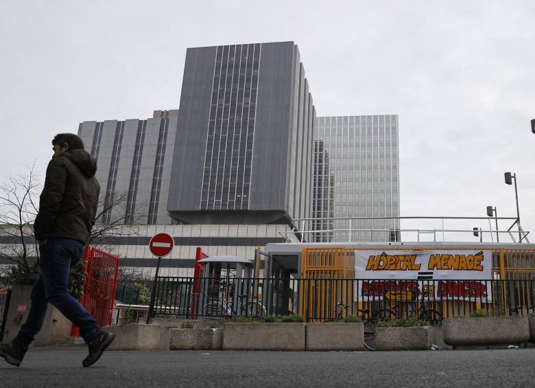 Vista exterior del hospital Bichat, en París, donde estaba aislado el primer muerto en Europa por Coronavirus. Foto: Efe