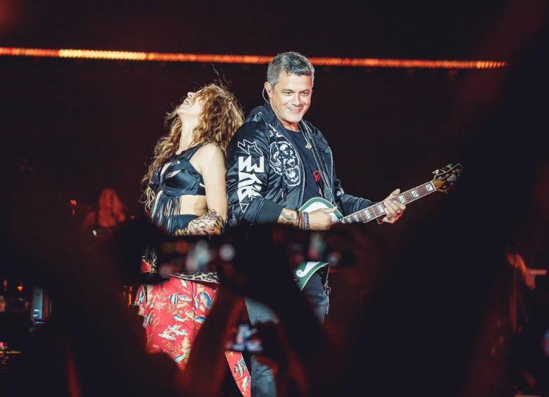 Sanz compartió esta foto con Shakira con el mensaje “Me encanta verte reír así. En definitiva la música no es más que la celebración de la vida. Estaba loco por verte”. FOTO TWITTER ALEJANDRO SANZ