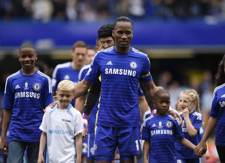 El jugador marfileño Didier Drogba confirmó este domingo que dejará el club inglés Chelsea en esta temporada que termina para marcharse a otro club. FOTO REUTERS