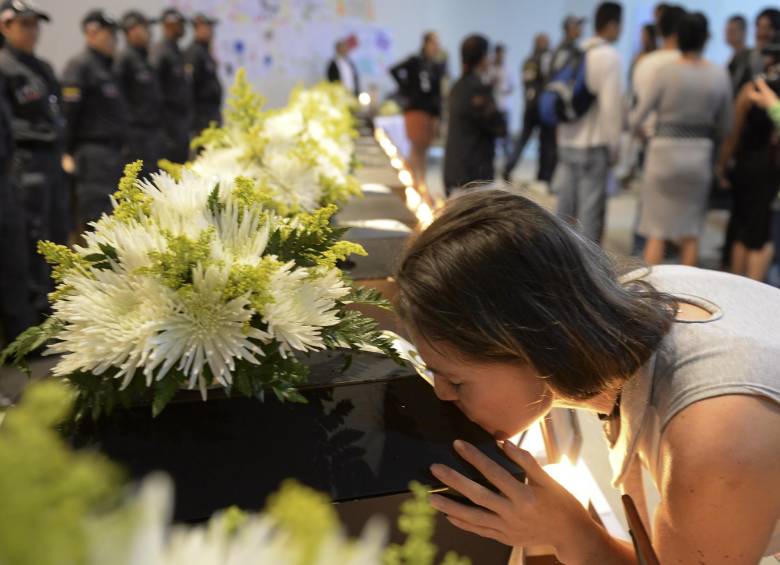 Hallan restos de secretaria del magistrado Carlos Medellín, muerta en Palacio de Justicia