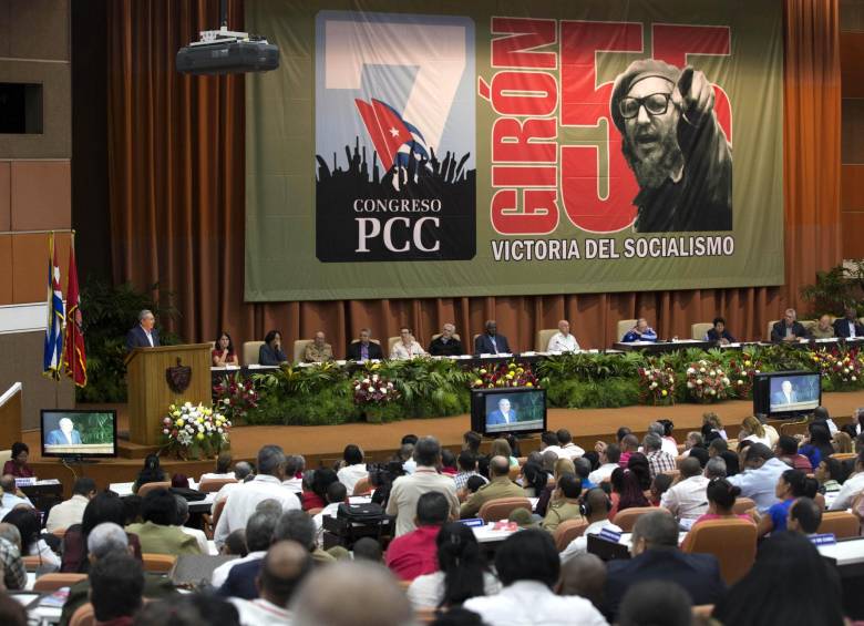 El líder cubano Fidel Castro exhortó a sus correligionarios a continuar con las ideas que lo llevaron a fundar el partido hace más de cinco décadas. FOTO AP