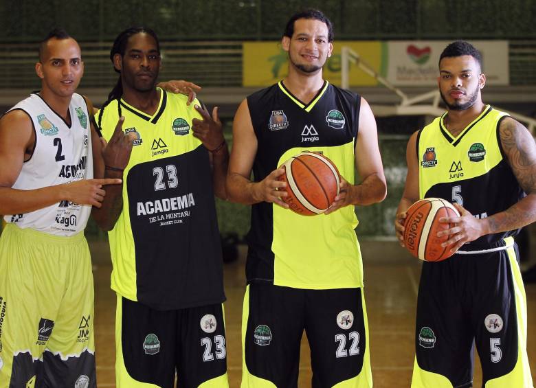 César Chávez, Jamal Johnson, Elys Guzmán y José Acosta son los foráneos de Academia en la Liga Directv. FOTO JAIME PÉREZ